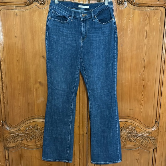 Levi Women’s Classic Bootcut Jeans - Picture 1 of 6